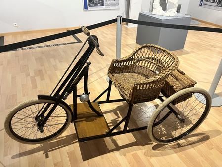 Le tricycle Vélocimane du Musée prêté au Musée des Transmissions de Rennes